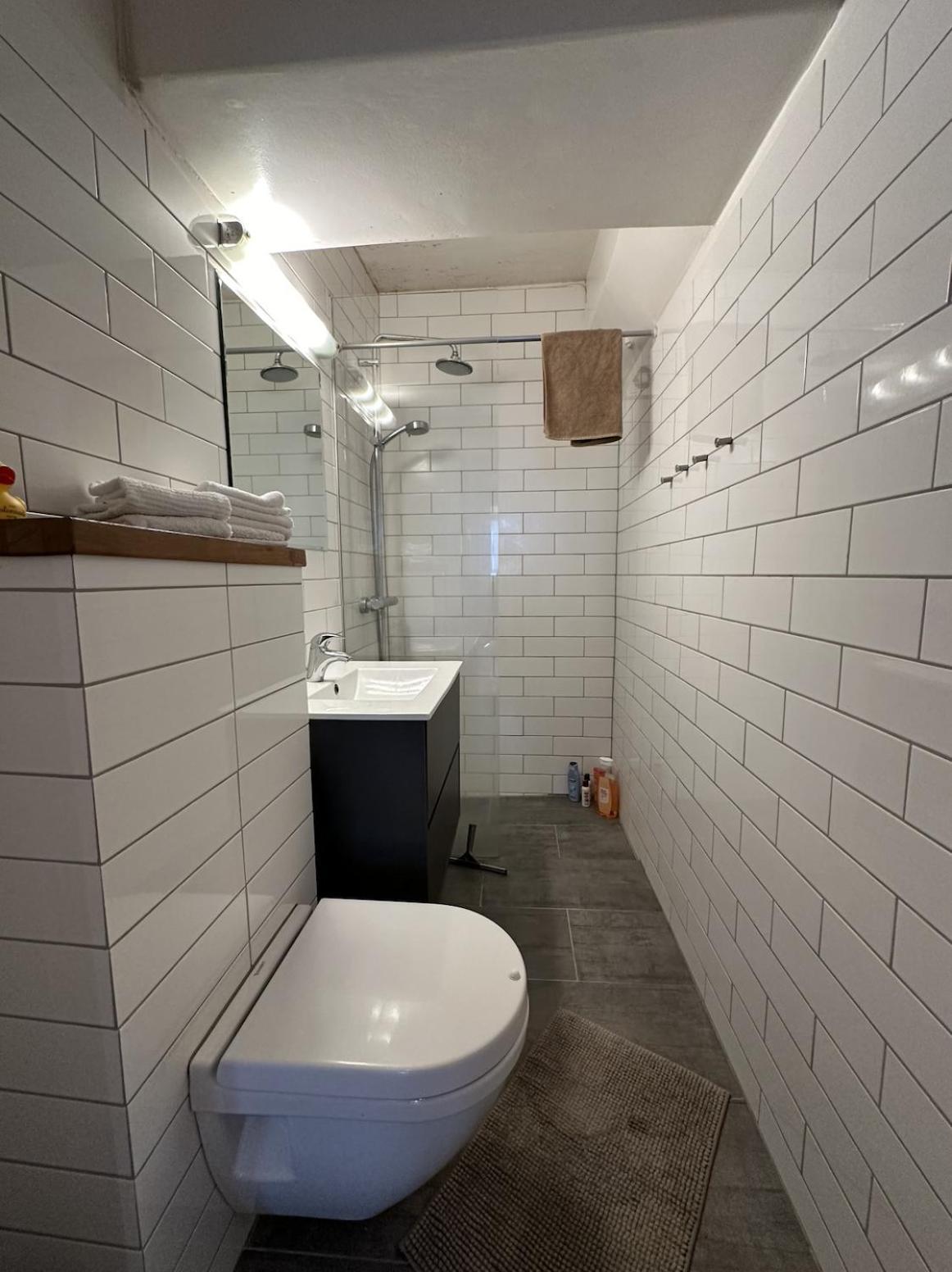 Reykjavik Urban Escape 2-Bedroom Haven With Private Entrance Екстер'єр фото